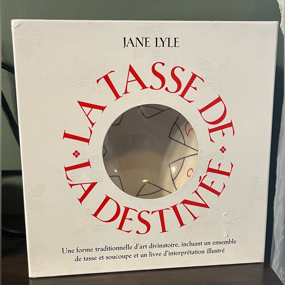 Jane Lyle “La Tasse de la Destinée” Tea Leaf Reading Cup Set Book + Cup & Saucer